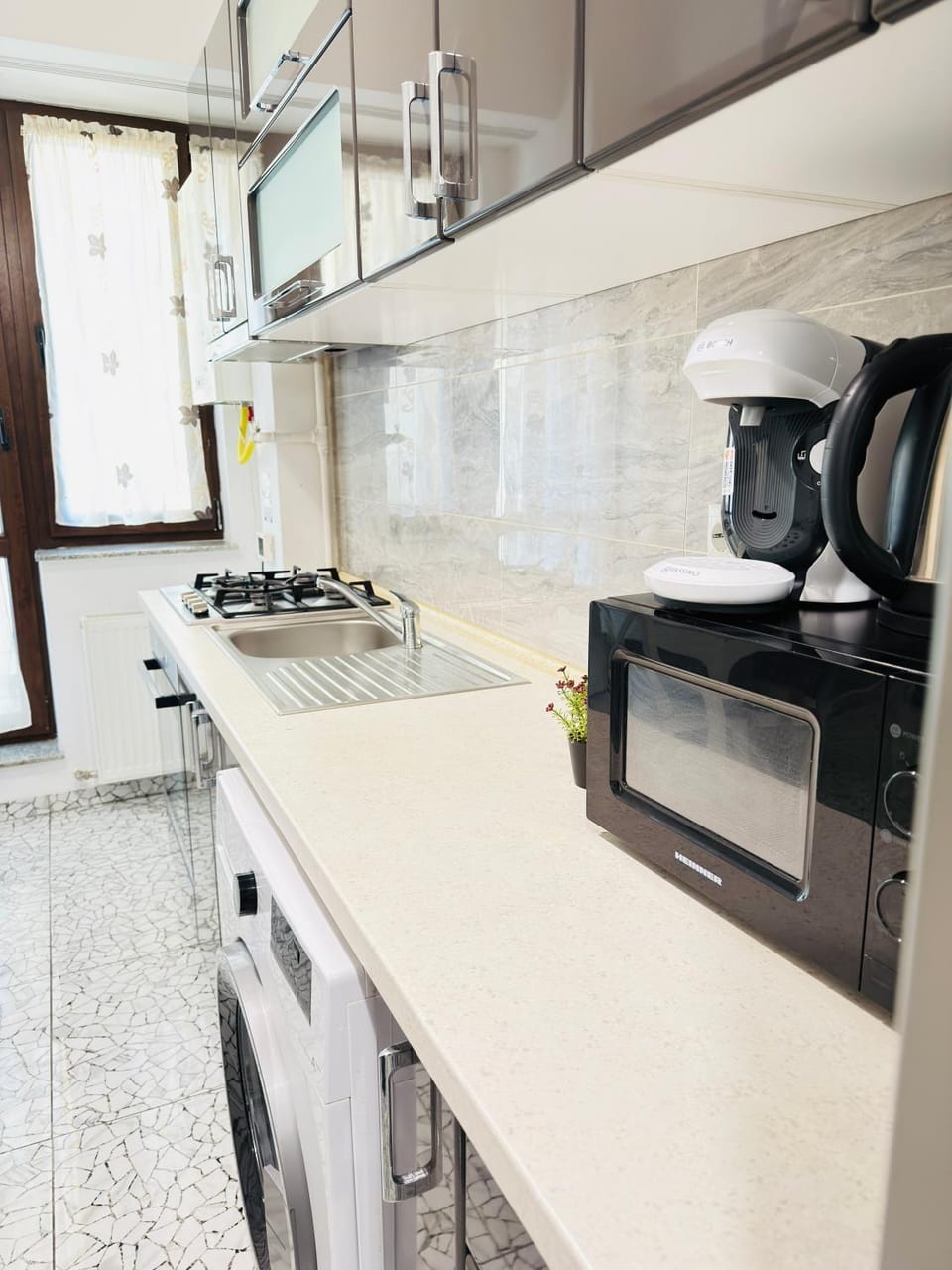Cozy Lazar Acommodation - Palas Mall Iasi Apartment in Moldova