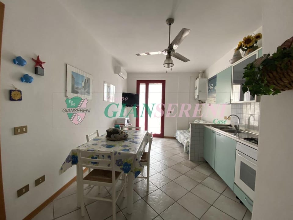 Kitchen or kitchenette, Dining area, pet friendly, stove