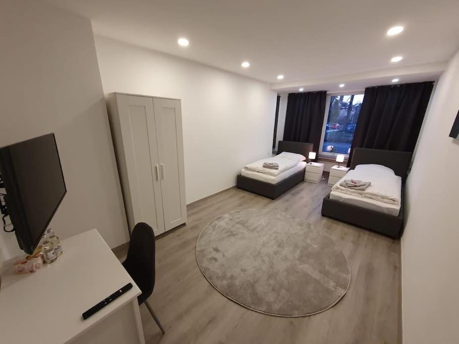 Bed, TV and multimedia, Photo of the whole room, Bedroom, wardrobe