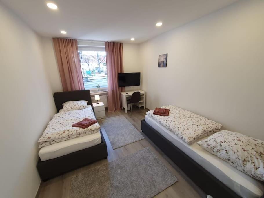 Bed, TV and multimedia, Bedroom, wardrobe