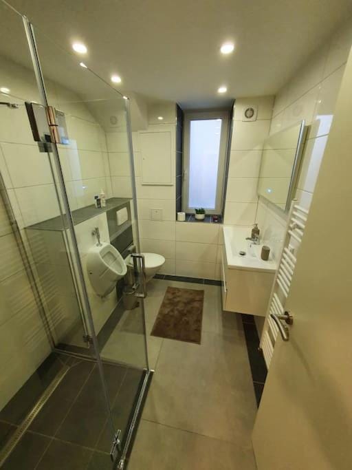 Shower, towels