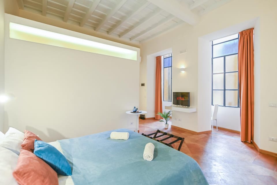 Bed, TV and multimedia, Photo of the whole room, Bedroom