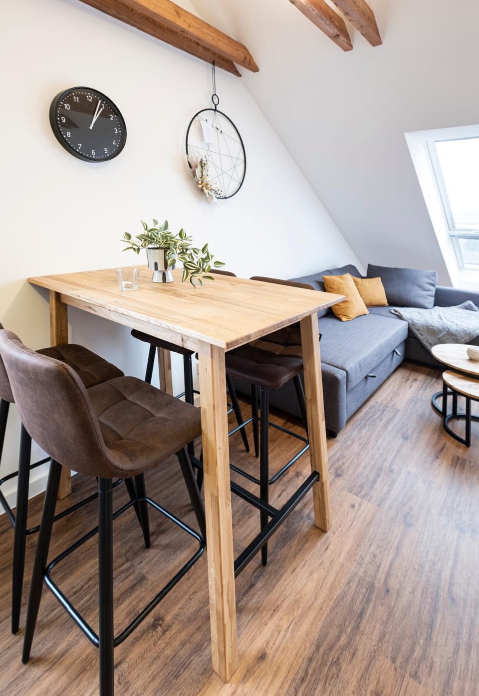 Living room, Seating area, Dining area