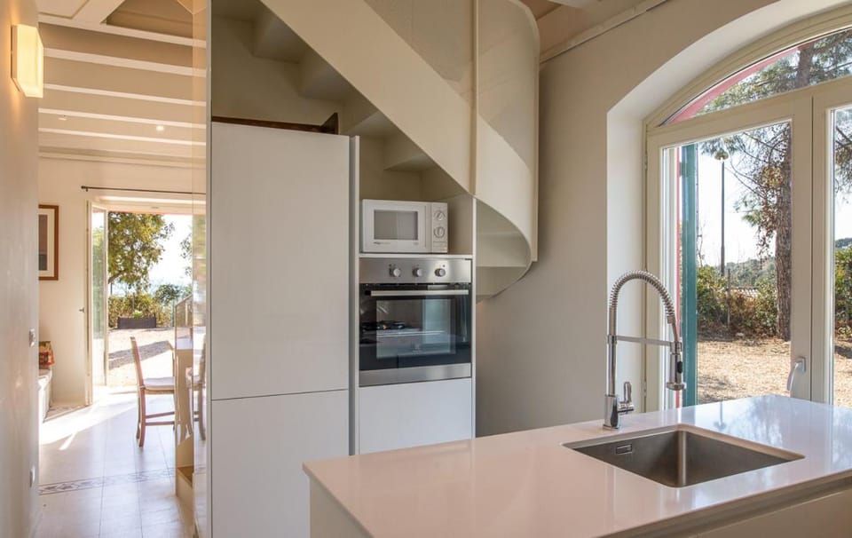 Kitchen or kitchenette, kitchen