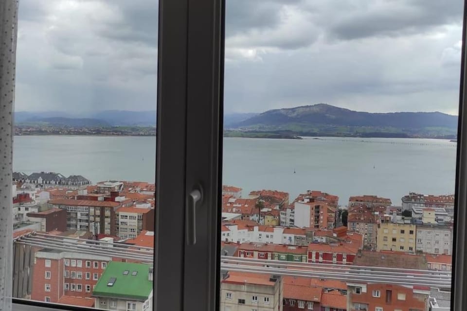 C01A05 Precioso apartamento con vistas al mar by R2R Consulting Apartment in Santander