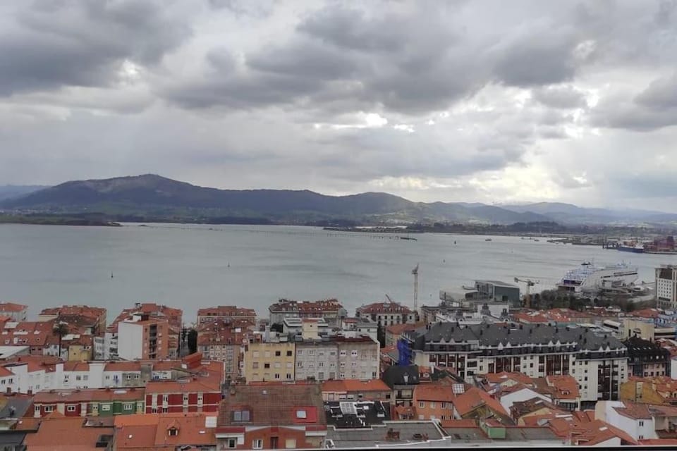 C01A05 Precioso apartamento con vistas al mar by R2R Consulting Apartment in Santander