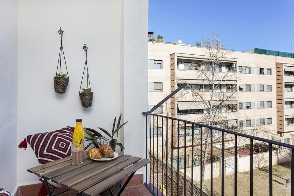 Patio, Day, Balcony/Terrace, Living room, Seating area, Dining area
