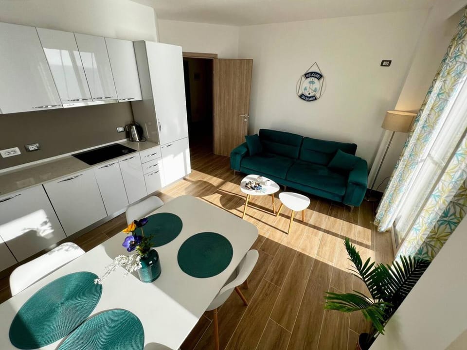 Kitchen or kitchenette, Living room, Seating area, Dining area, stove