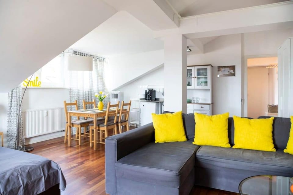 Urban Rooftop Apartment - Berlin MITTE - A C Apartment in Berlin