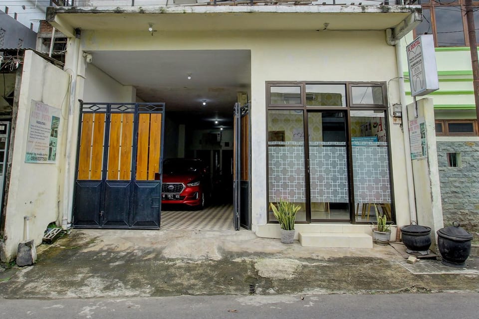 Facade/entrance