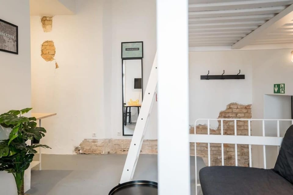 Shabby Chic plus Self CheckIn plus Free Street Parking Apartment in Berlin
