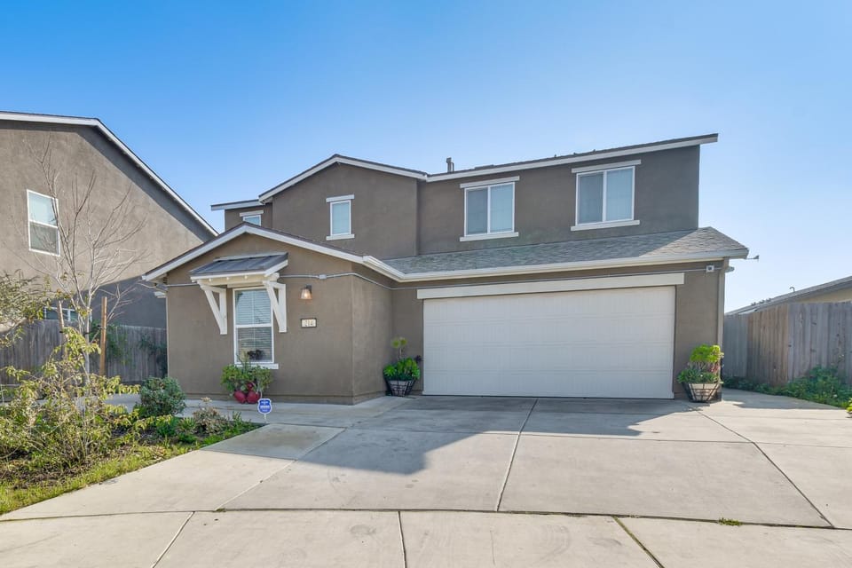 Pool Table & Patio! Spacious Merced Getaway House in Merced