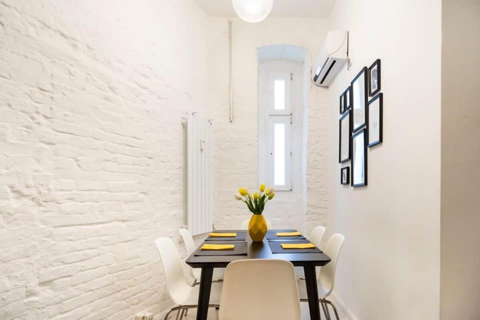 Cosy Three BR Two BTH plus AC plus Self CheckIn plus Street Parking Apartment in Berlin