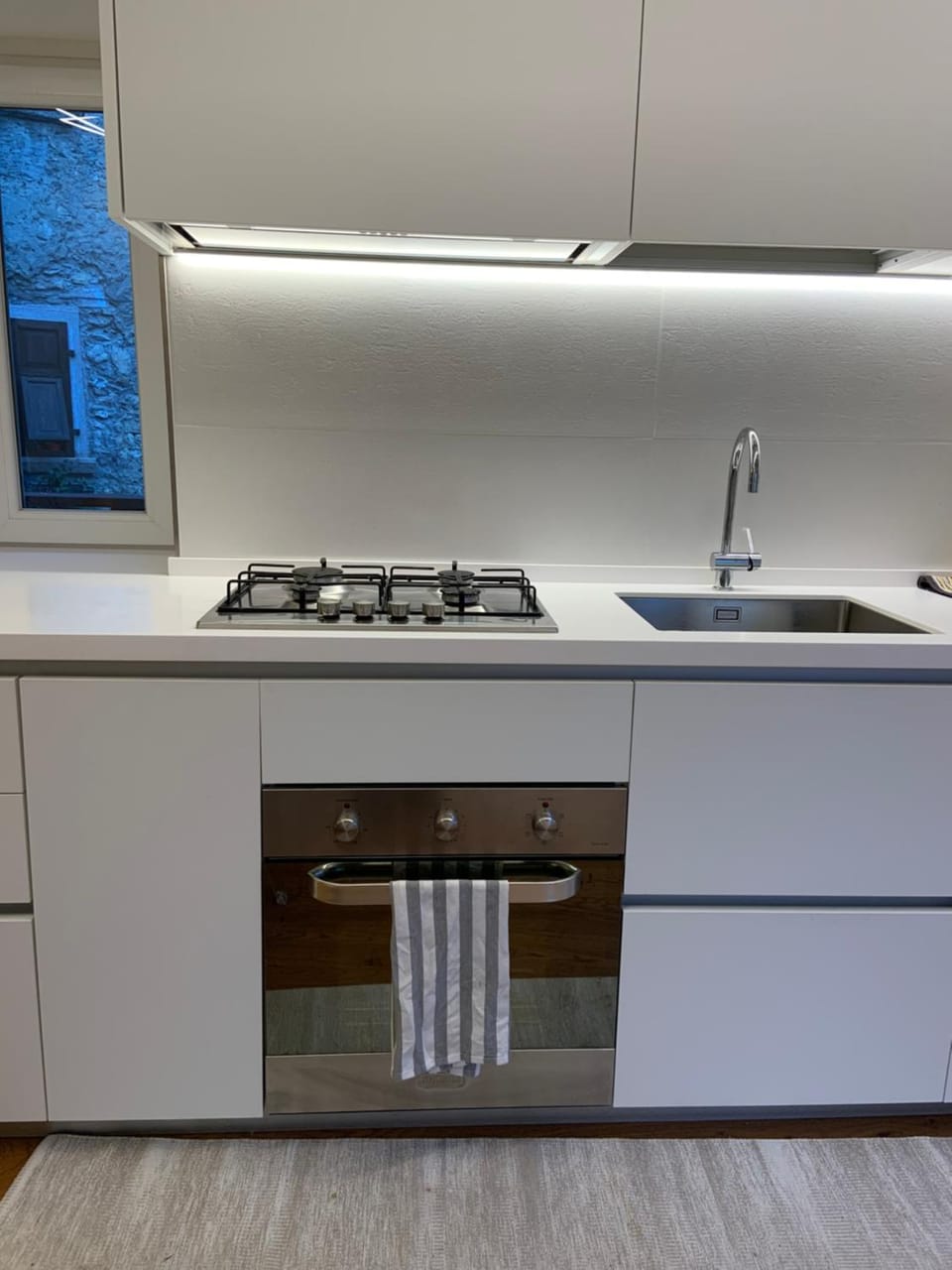 Kitchen or kitchenette, pet friendly, stove