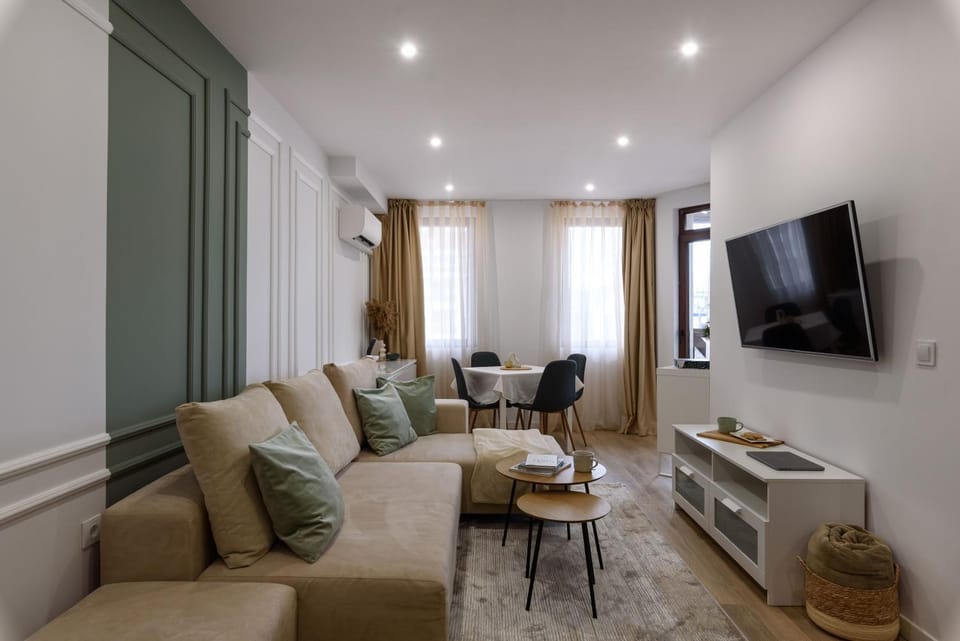 Communal lounge/ TV room, TV and multimedia, Living room, Seating area