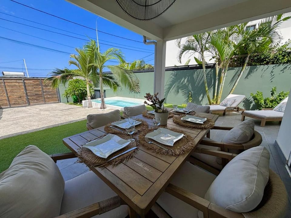 Ti Pêcheurs vb by Les Ti Pêcheurs -piscine- Bord de mer Villa in Réunion