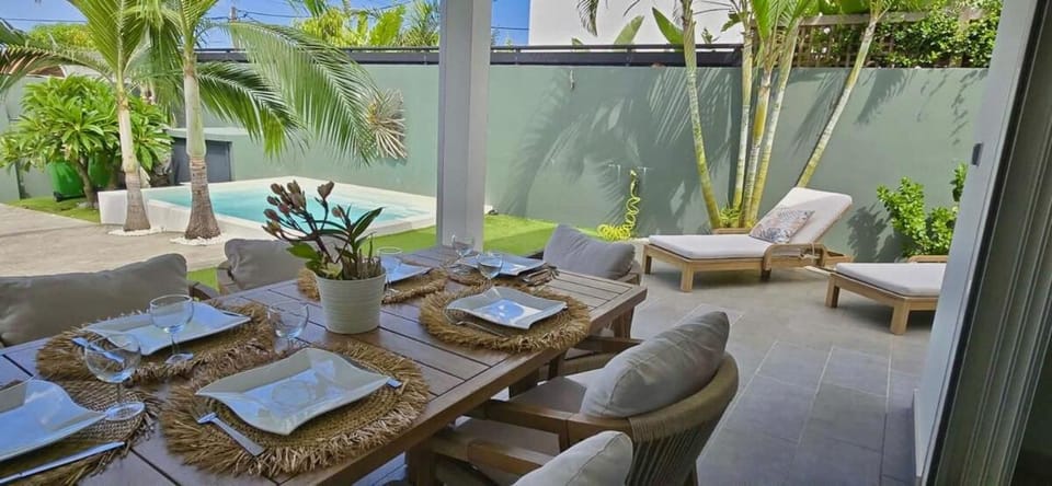 Ti Pêcheurs vb by Les Ti Pêcheurs -piscine- Bord de mer Villa in Réunion