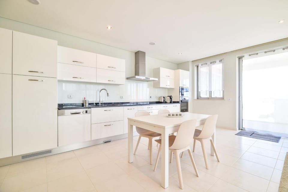 Kitchen or kitchenette, Dining area, dishwasher, minibar, pet friendly, stove