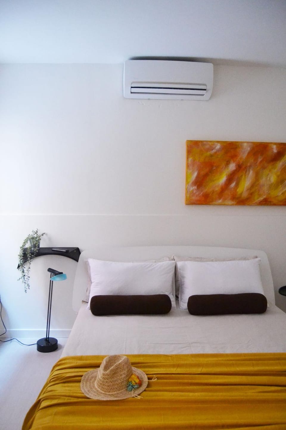 Bed, Photo of the whole room, Bedroom, air conditioner