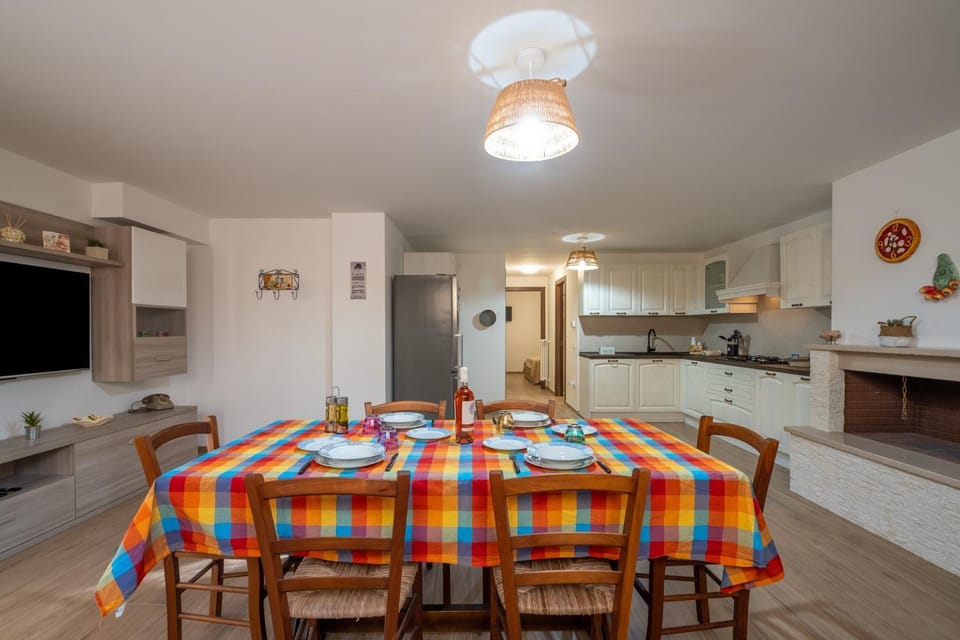 Property building, Kitchen or kitchenette, Living room