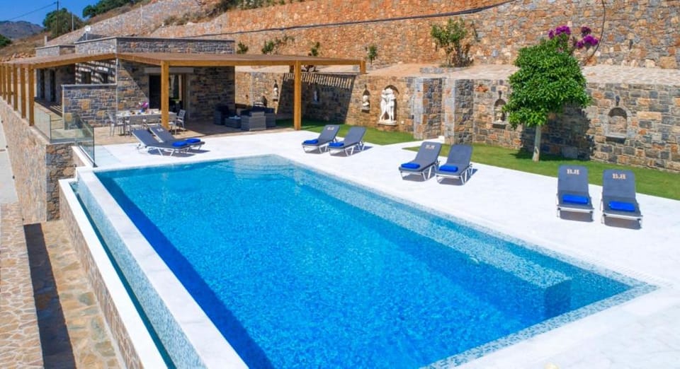 Day, Swimming pool, sunbed