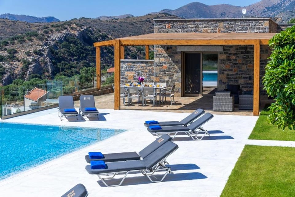 Property building, Natural landscape, Mountain view, Pool view