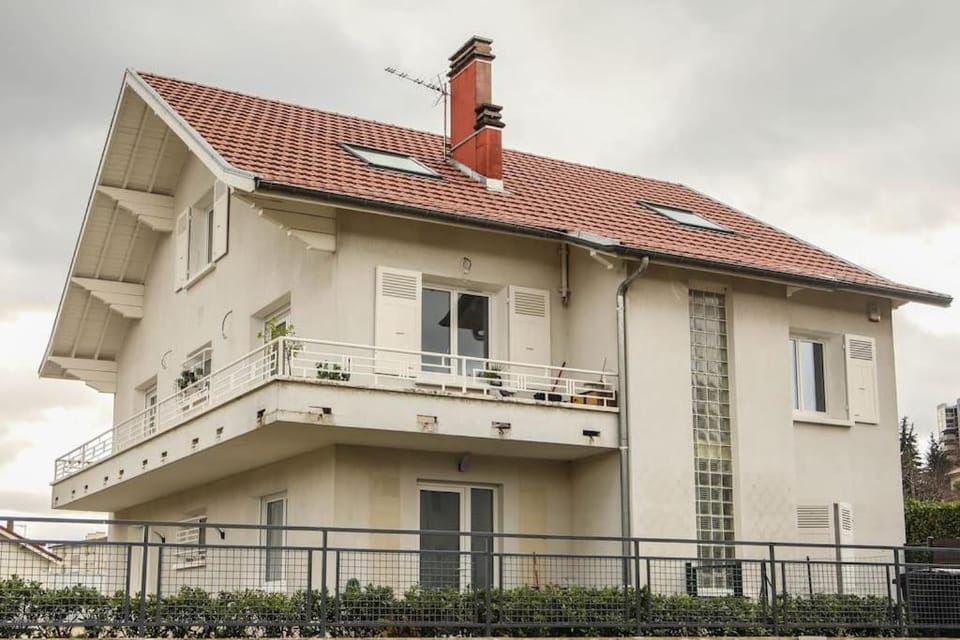 L'atticisme : Jacuzzi & Parking Apartment in Auvergne-Rhône-Alpes