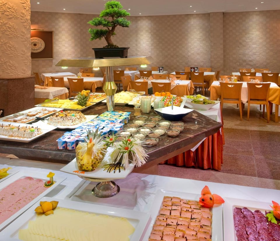 Restaurant/places to eat, Food and drinks, Food, Breakfast, Buffet breakfast, Lunch, Dinner