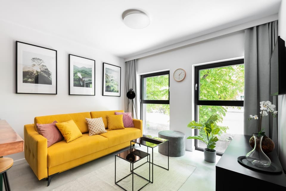 Bed, TV and multimedia, Living room, Photo of the whole room, Seating area