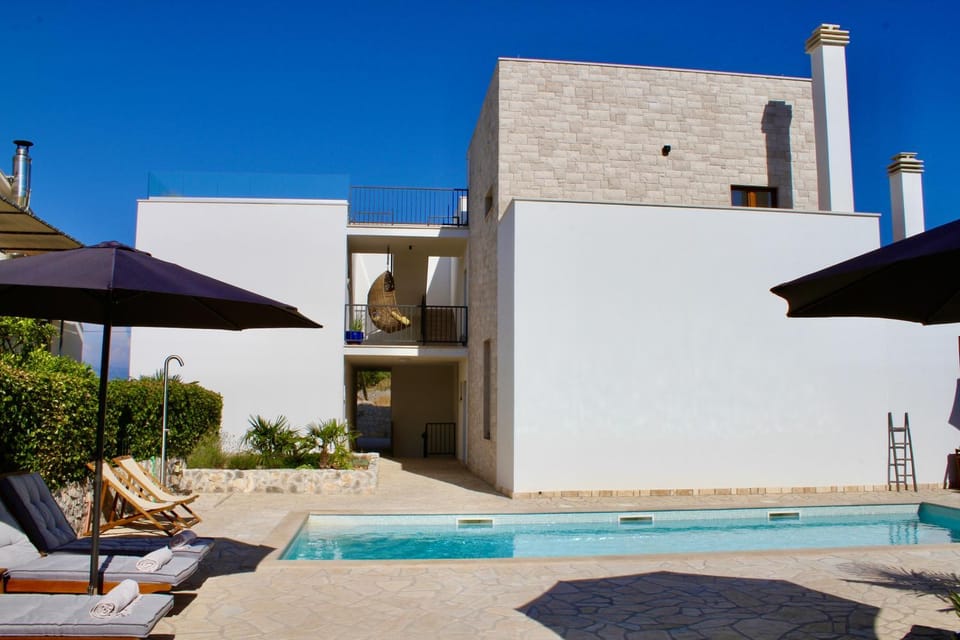 Property building, Summer, Swimming pool