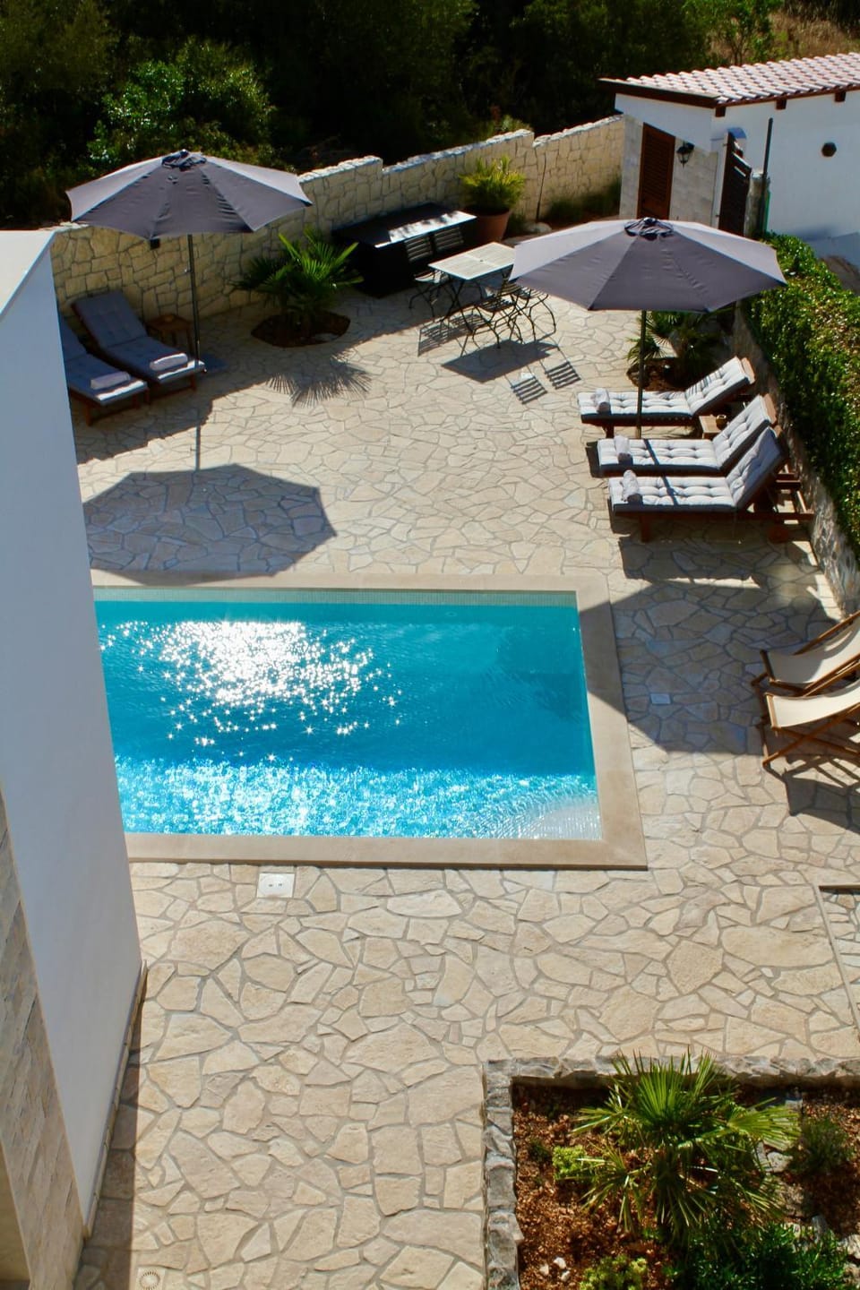 Patio, Day, Swimming pool, sunbed