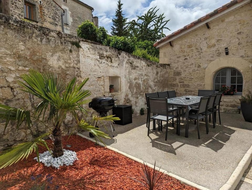 Property building, Patio, Day, Dining area