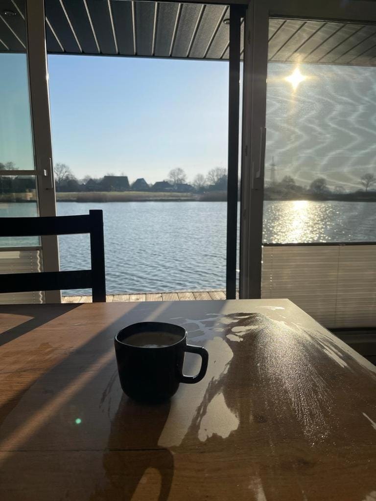 Coffee/tea facilities, View (from property/room), Lake view