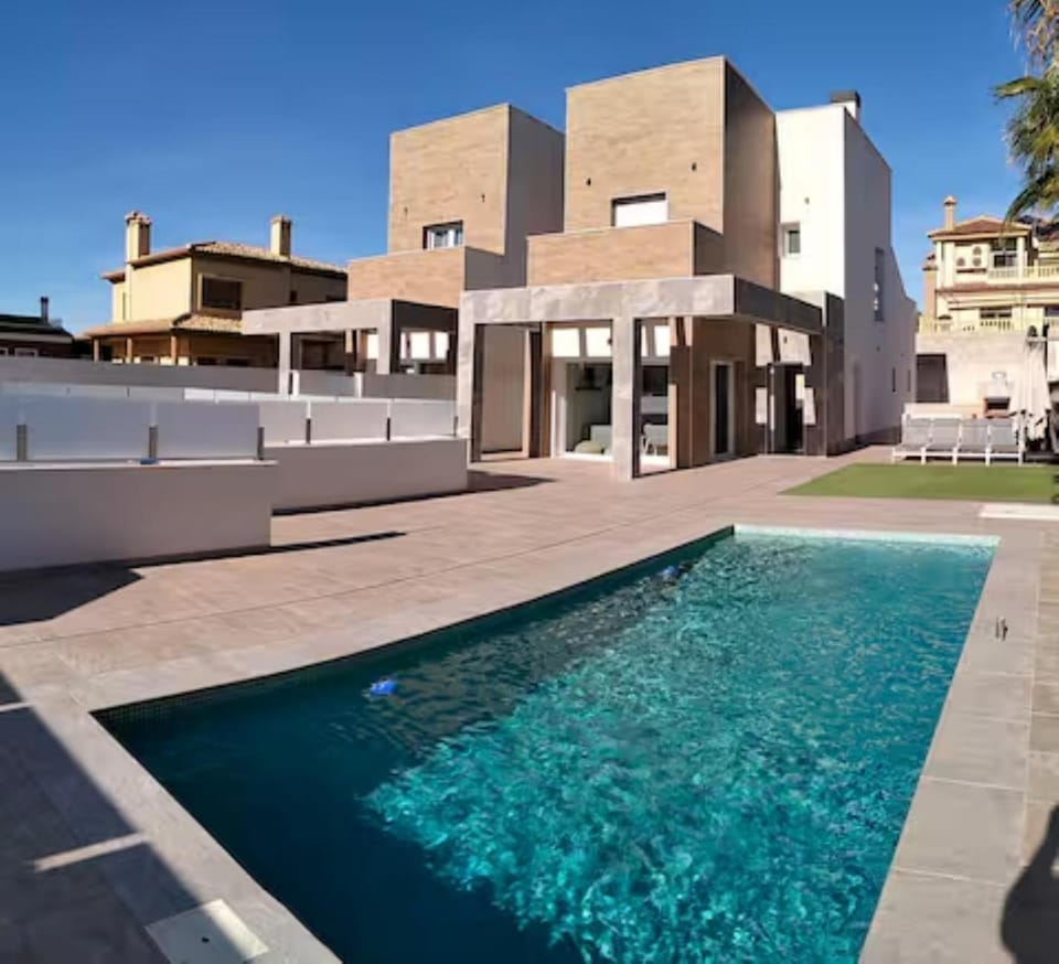 Property building, Pool view