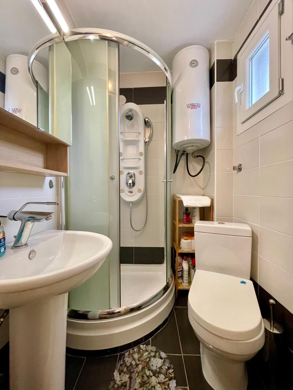 Hot Tub, Bathroom