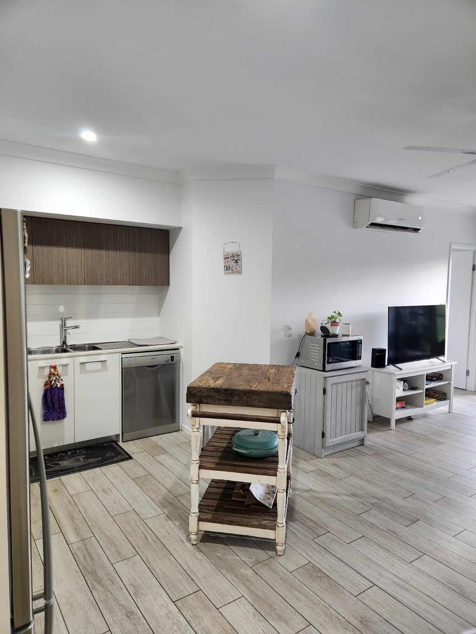 TV and multimedia, Kitchen or kitchenette, dishwasher