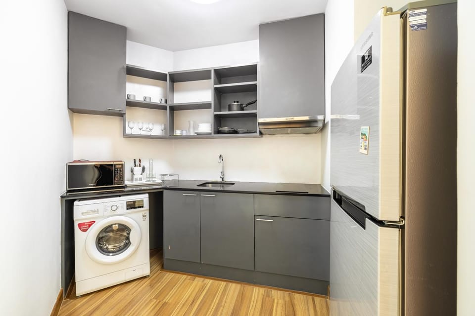 Kitchen or kitchenette, Food and drinks, Drinks, Family, minibar, stove, trouser press, washing machine