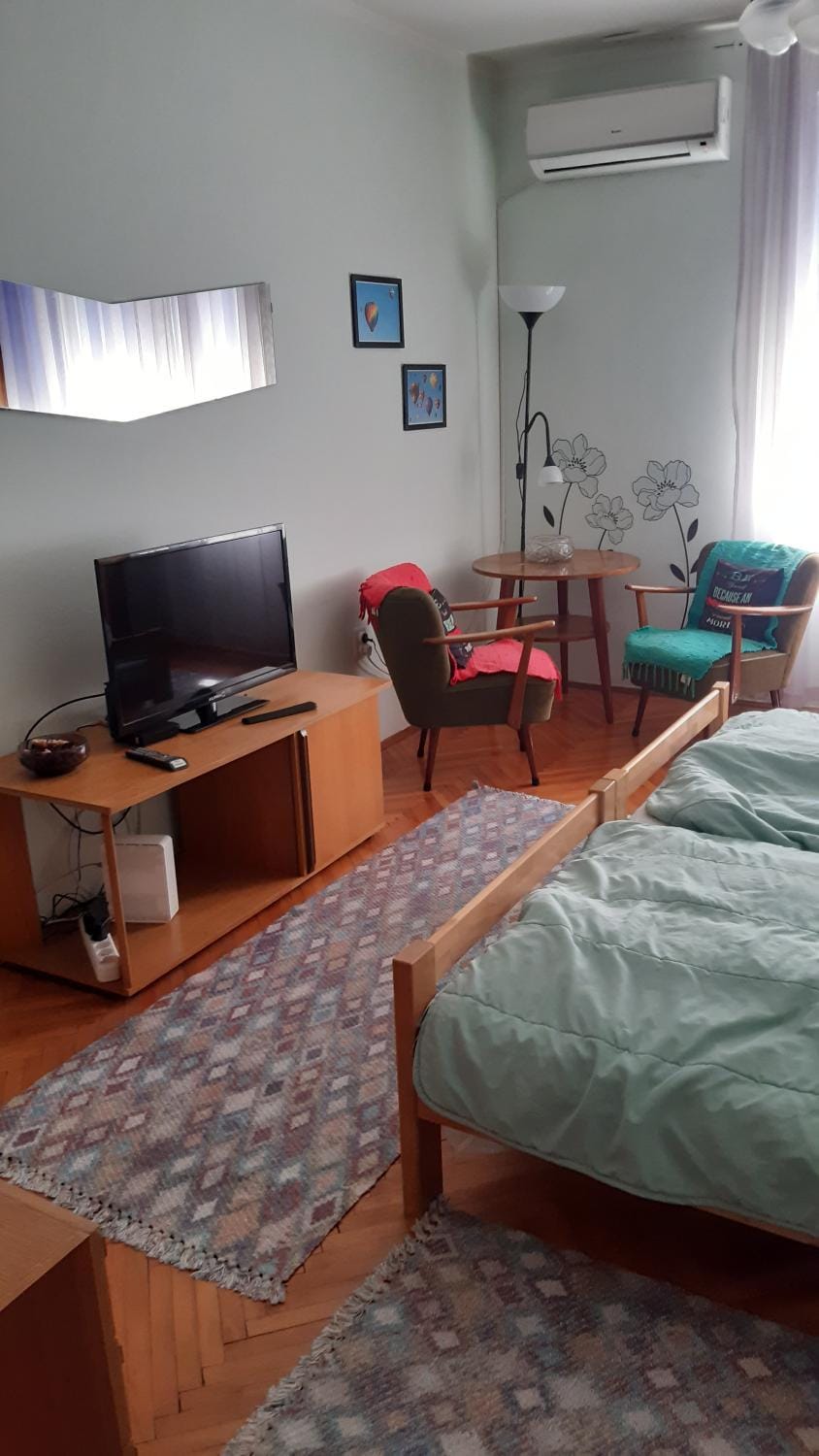 TV and multimedia, Living room, Photo of the whole room, Bedroom