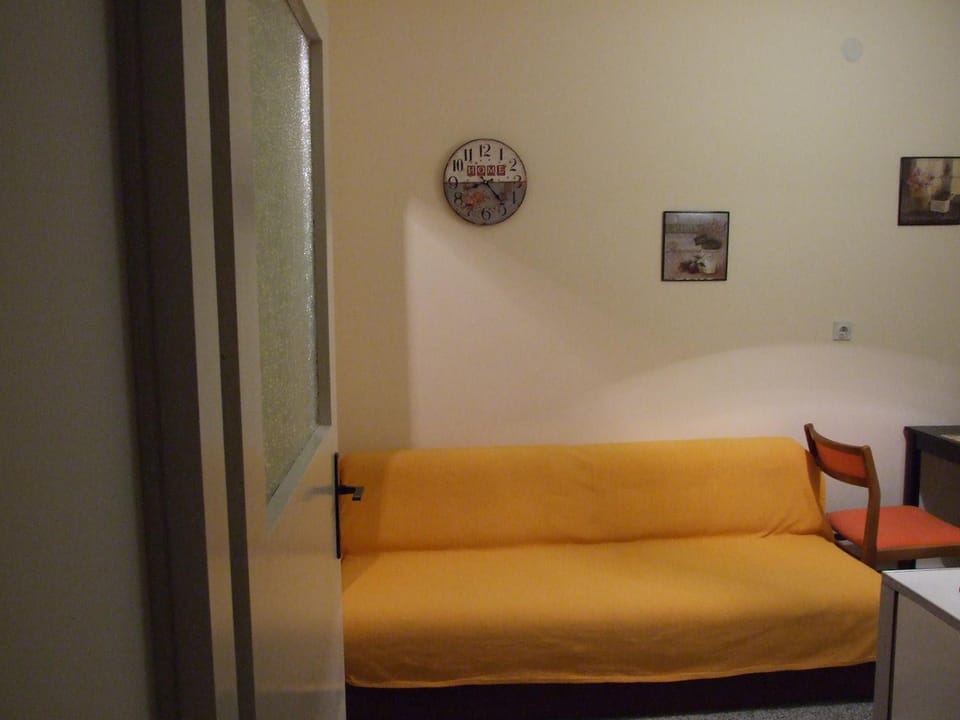 Bed, Seating area