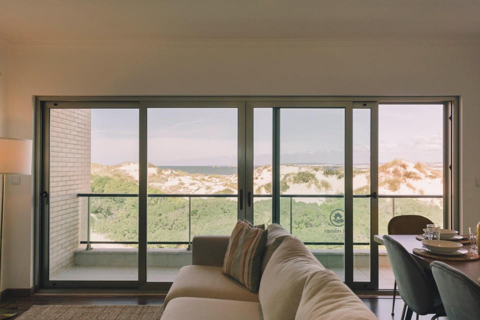 Natural landscape, View (from property/room), Balcony/Terrace, Living room, Dining area, Sea view