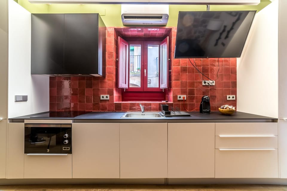 Kitchen or kitchenette