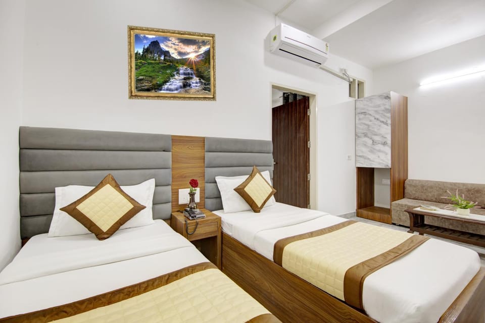 Photo of the whole room, Seating area, Bedroom, wardrobe, air conditioner