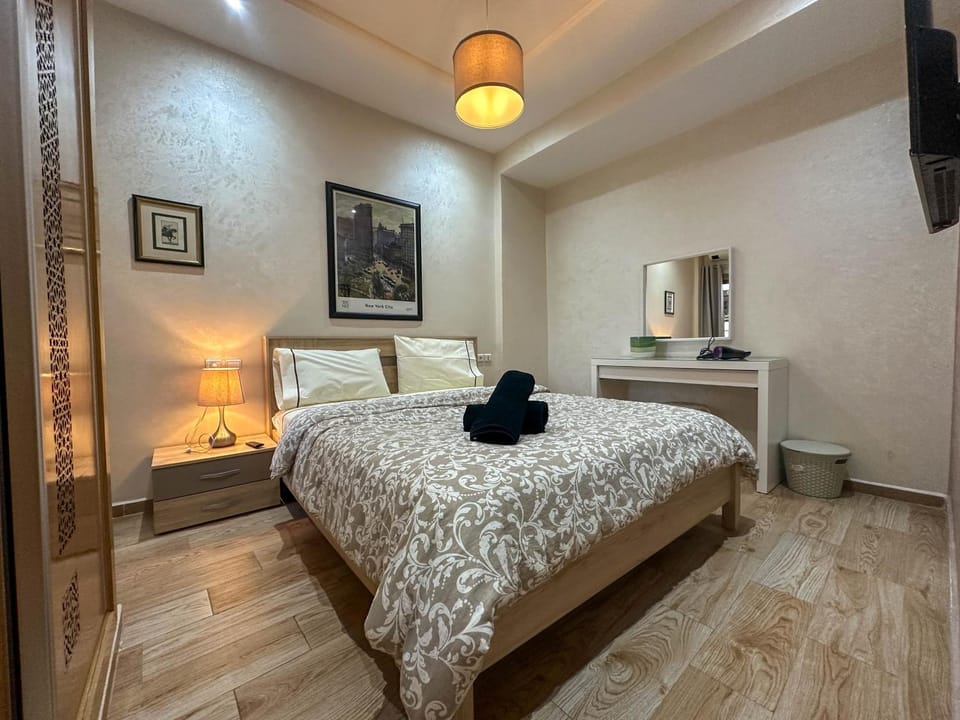 Bed, TV and multimedia, Photo of the whole room, Bedroom, towels, wardrobe, air conditioner, air conditioner