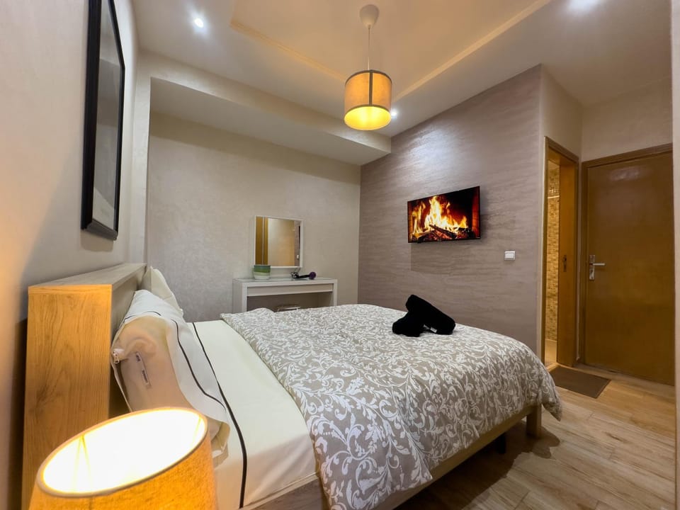 Bed, TV and multimedia, Bedroom, air conditioner