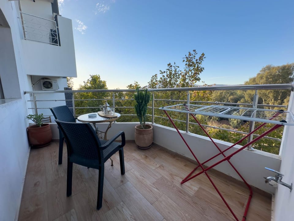 Patio, Natural landscape, View (from property/room), Balcony/Terrace
