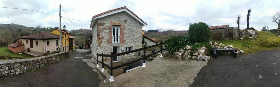 Property building, Day, Neighbourhood, Natural landscape, Street view
