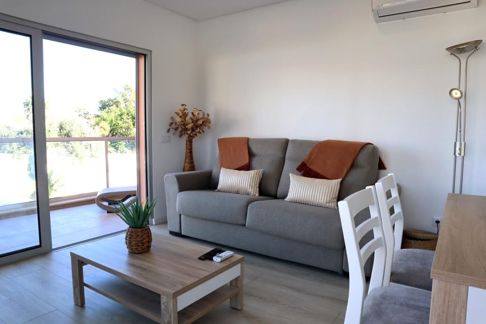 Living room, Seating area, Dining area, air conditioner