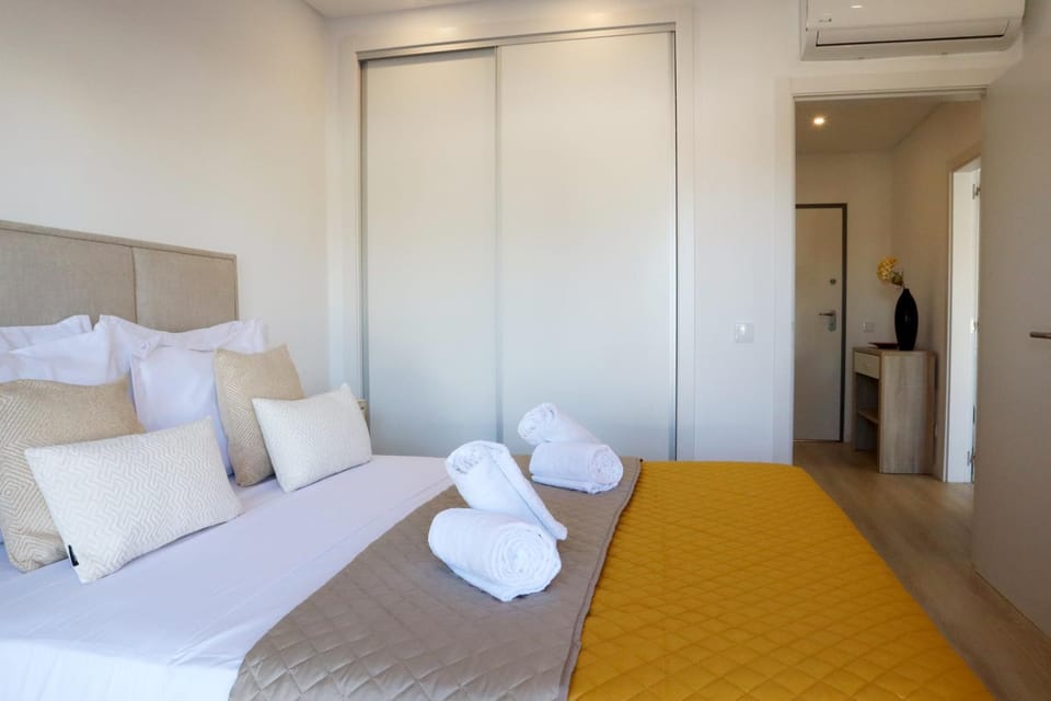Bed, Bedroom, towels, air conditioner