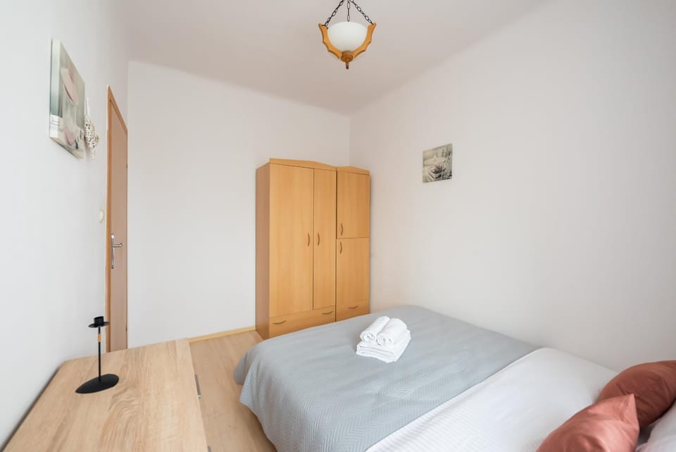 Bed, Photo of the whole room, Bedroom, towels, wardrobe