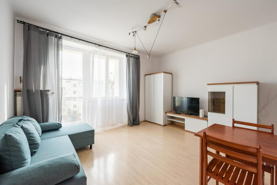 TV and multimedia, Living room, Seating area, Dining area, Evening entertainment